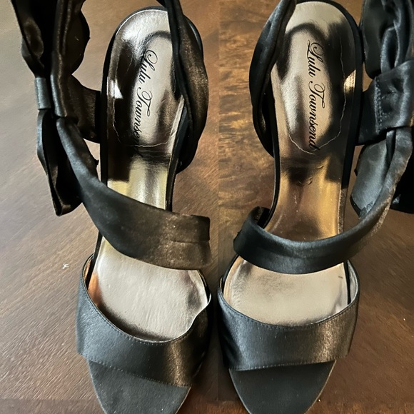 Black satin pumps by Lulu Townsend size 10 - Picture 4 of 5